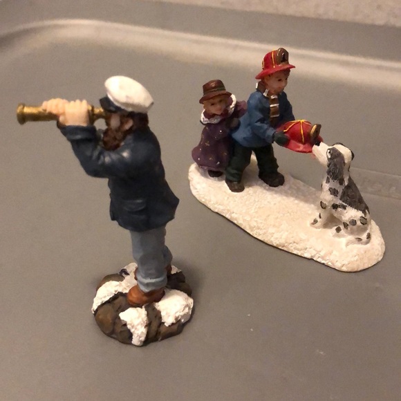 Santa’s Workbench - Village Figures - Picture 3 of 5